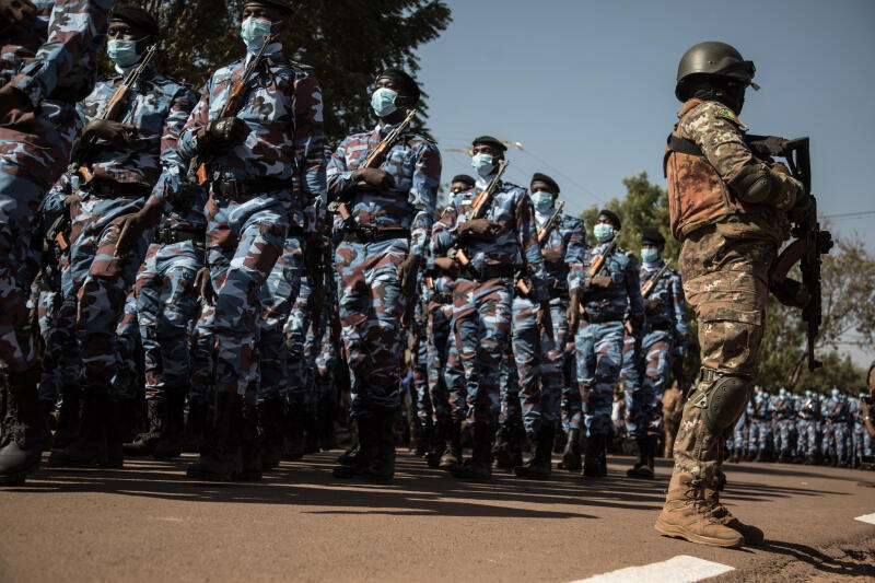 Malian Military personnel parade in front of the heads of the transitional government during a ceremony celebrating the army's national day, in Kati, on January 20, 2022. - With the support of French, European and Russian partners, the Malian army is trying to regain the territories occupied by armed groups and jihadists. (Photo by FLORENT VERGNES / AFP)